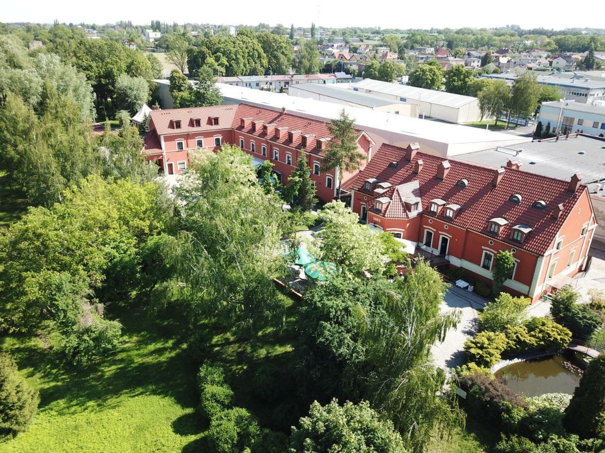Dworek 1885 Ostrzeszow Exterior photo
